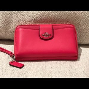 COACH SMOOTH LEATHER PHONE WALLET/WRISTLET